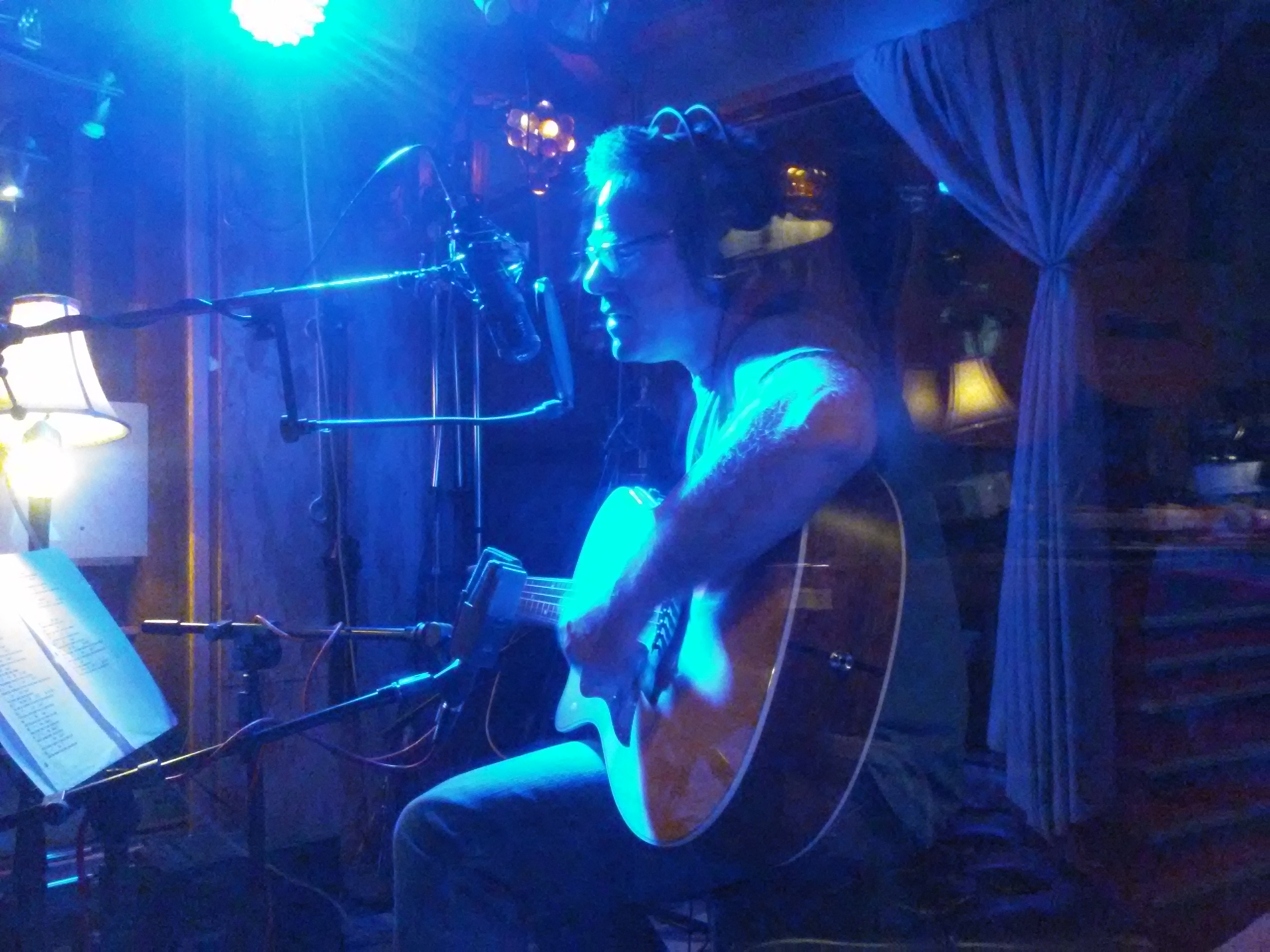 Matt Lazarus performing